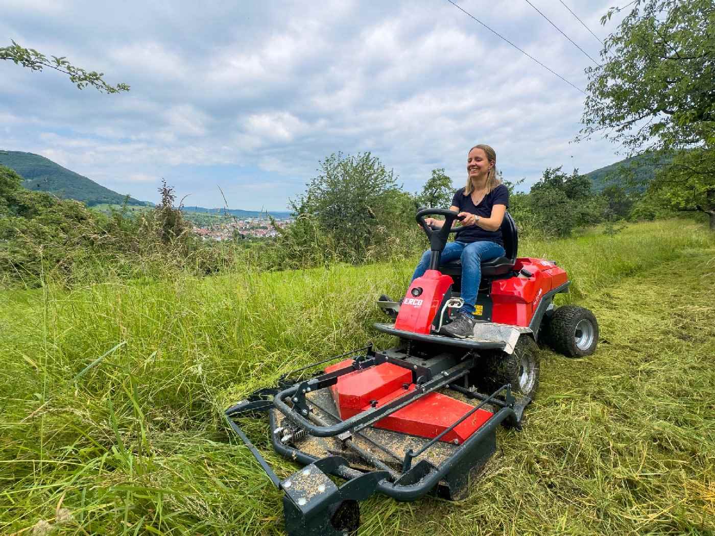 ERCO Frontmäher mit Allradantrieb FM-220-4WD Grundgerät mit Wiesendeck - Bundle - und Schneeräumschild 100cm - Image 2
