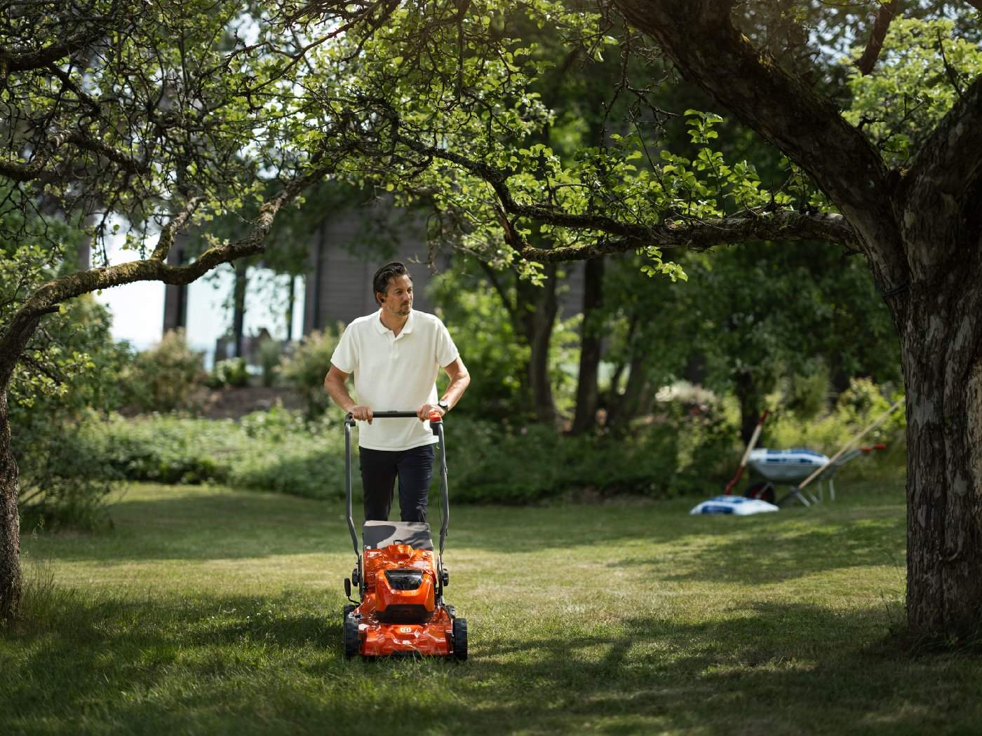 Husqvarna Akku-Rasenmäher LC 251iS ohne Akku und Ladegerät - Image 4