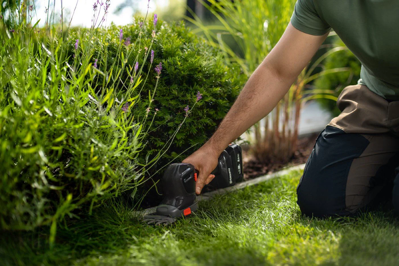 Husqvarna Aspire Akku 2-in-1 Gras- und Strauchschere Set S20-P4A ohne Stab mit Akku B36 und Ladegerät C50 - Image 3