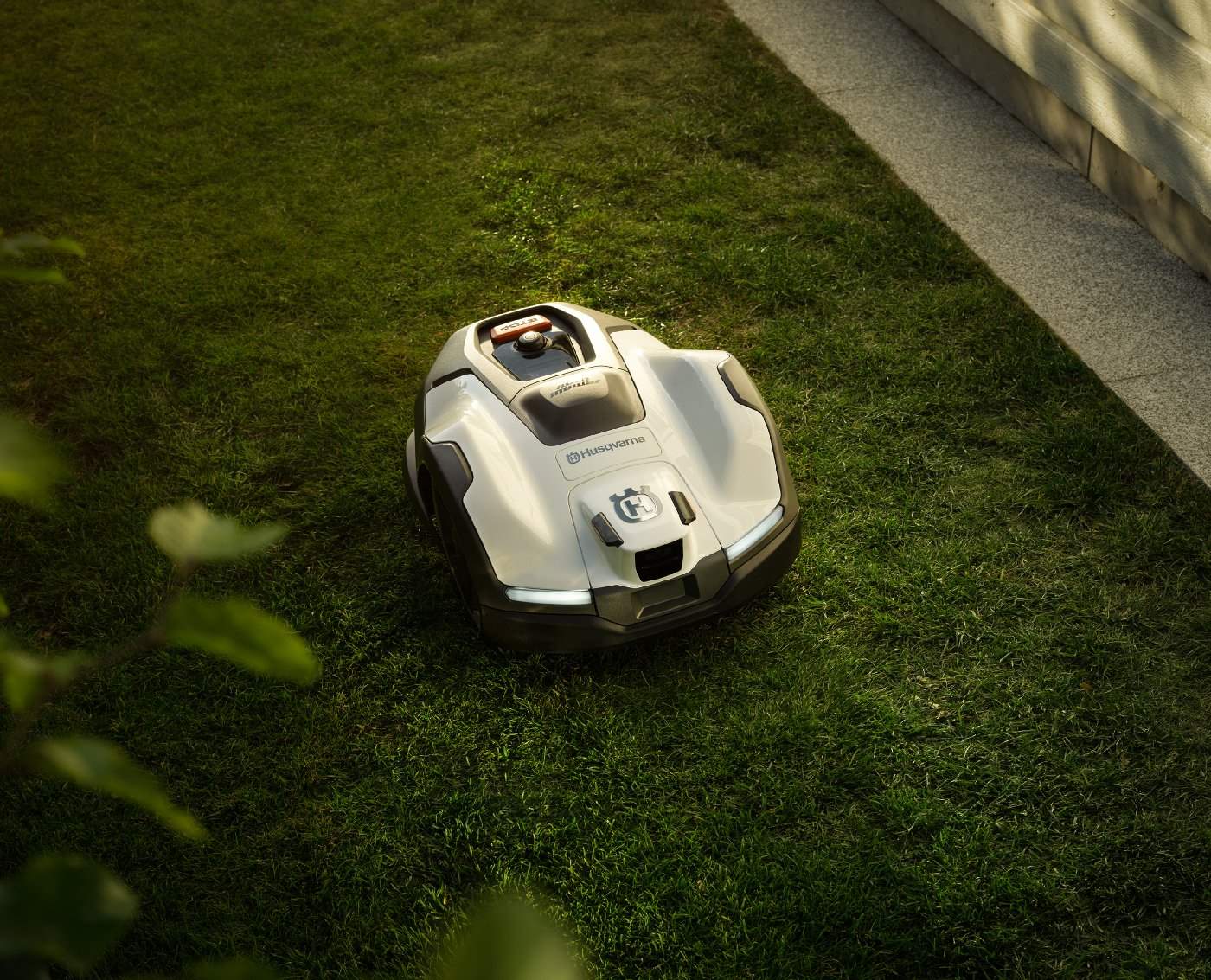 Husqvarna Automower 410VE NERA mit Garage - Image 12