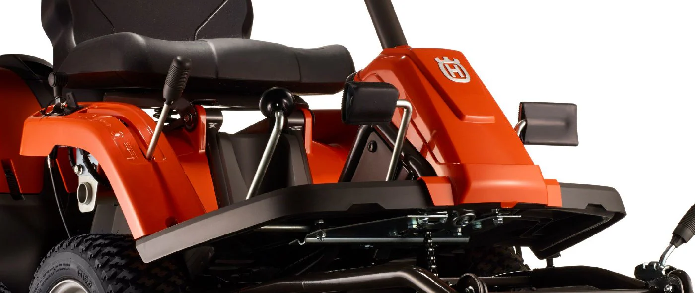 Husqvarna Frontmäher R 112C5 mit Mähdeck Combi 85 - Winterpaket mit Schneeschild, Gummileiste und Schneeketten - Image 5