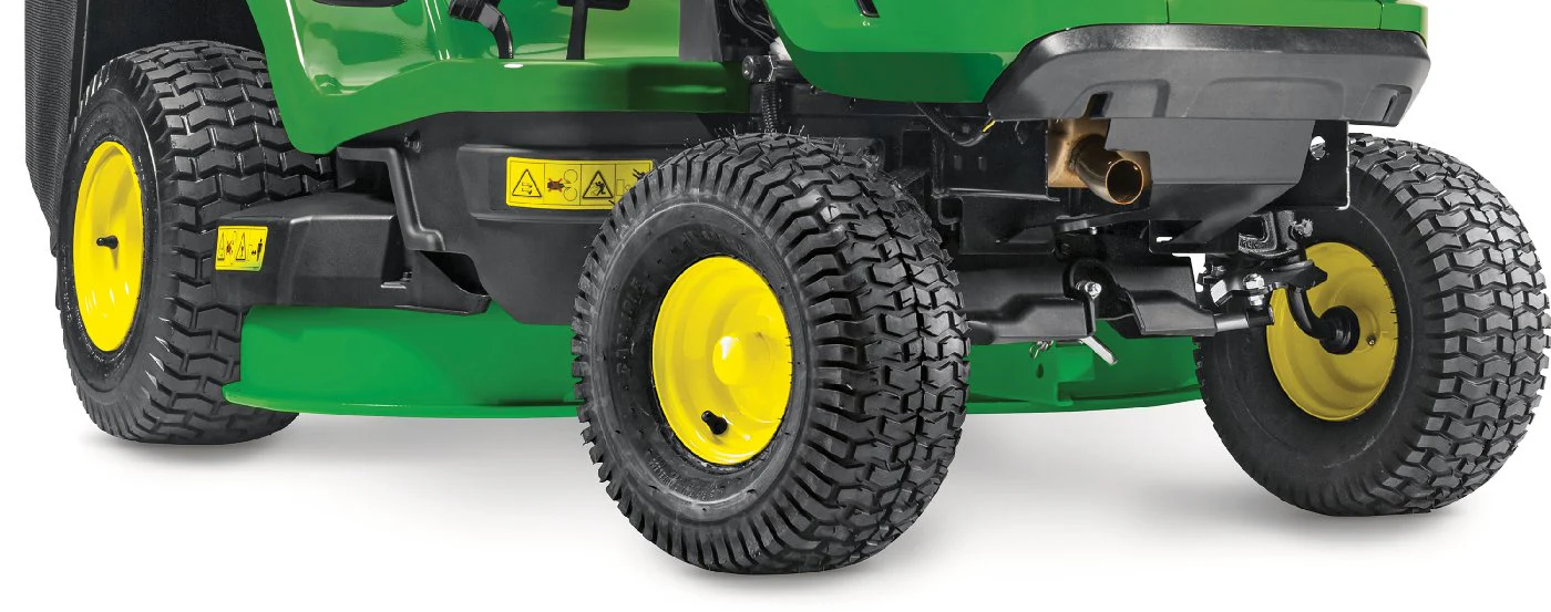 John Deere Rasentraktor X117R Winterpaket mit Schneeschild, Schneeketten, Anbaurahmen und Schnellwechlser - Image 5