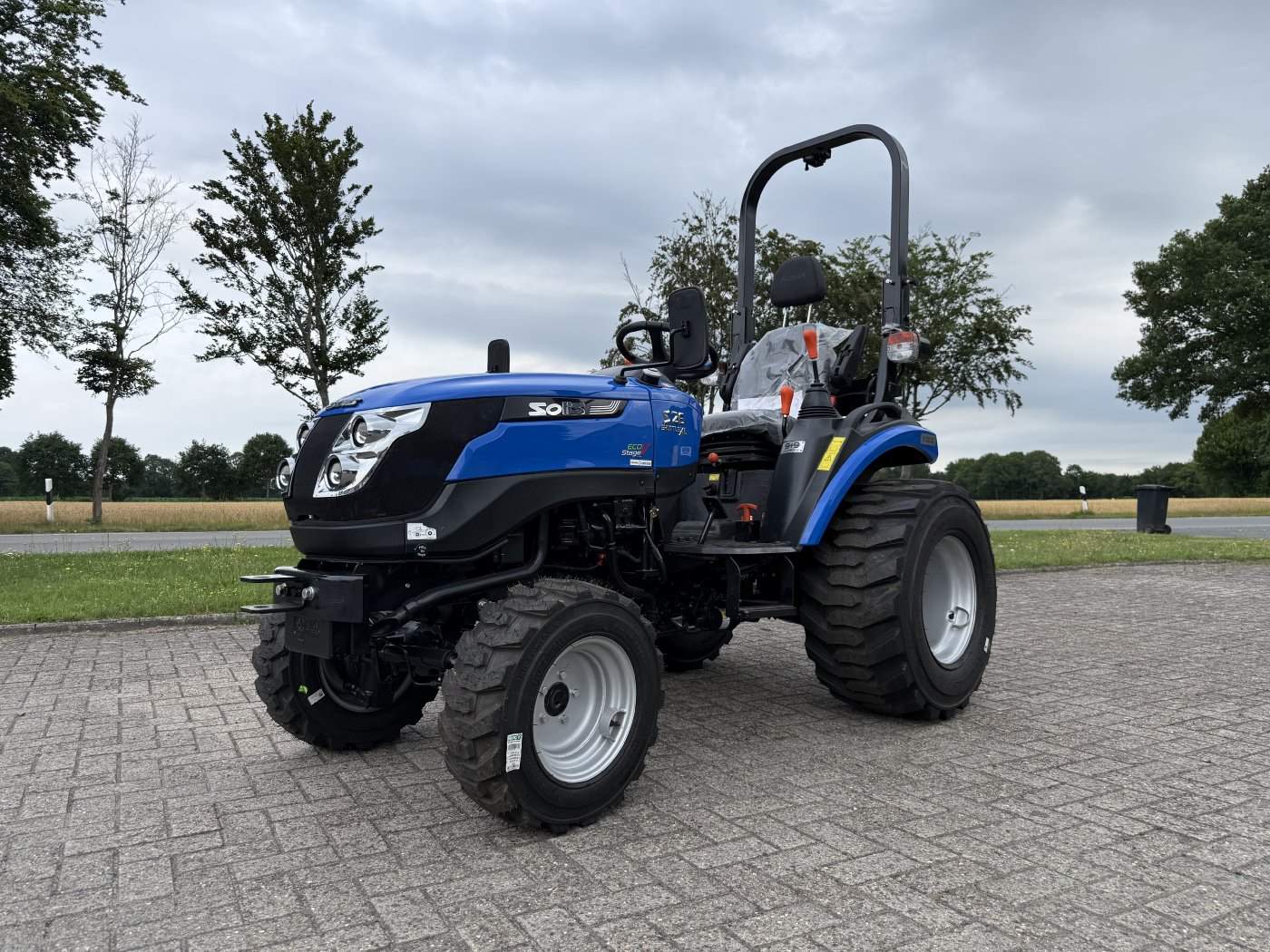 Solis Kompakttraktor 26 9+9 Vorführer mit Industriebereifung -sofort verfügbar - Image 2