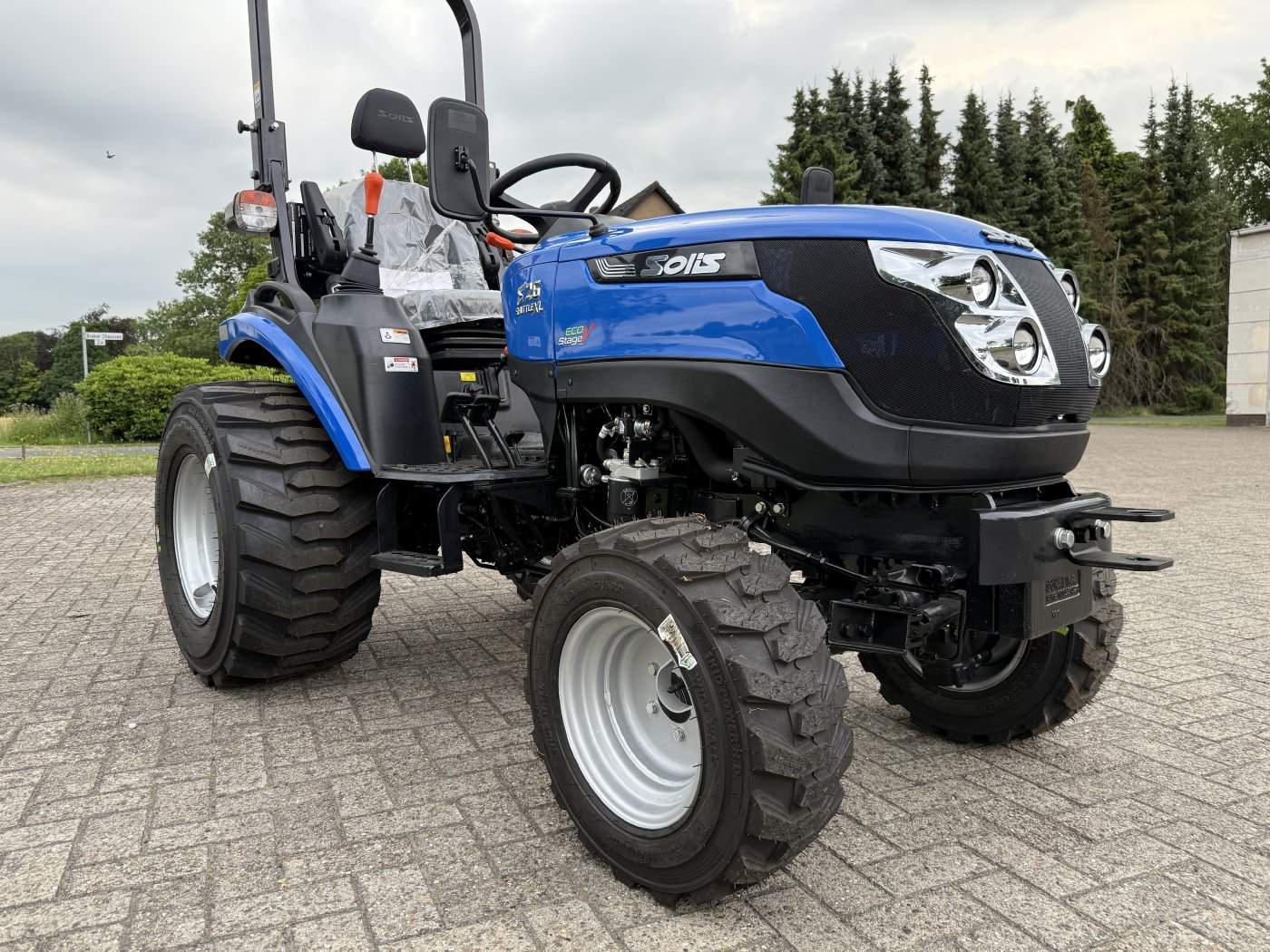 Solis Kompakttraktor 26 9+9 Vorführer mit Industriebereifung -sofort verfügbar - Image 3