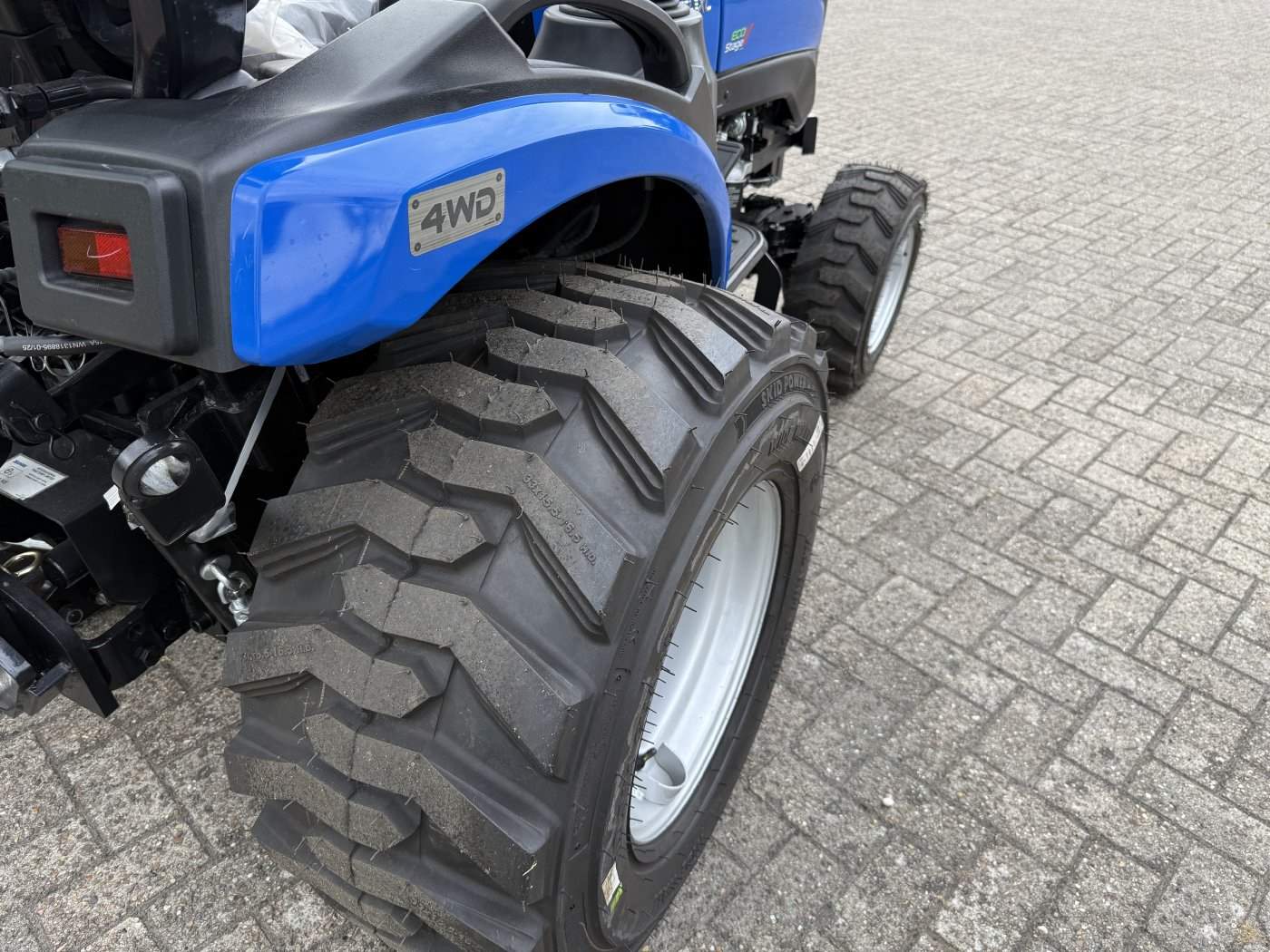 Solis Kompakttraktor 26 9+9 Vorführer mit Industriebereifung -sofort verfügbar - Image 4