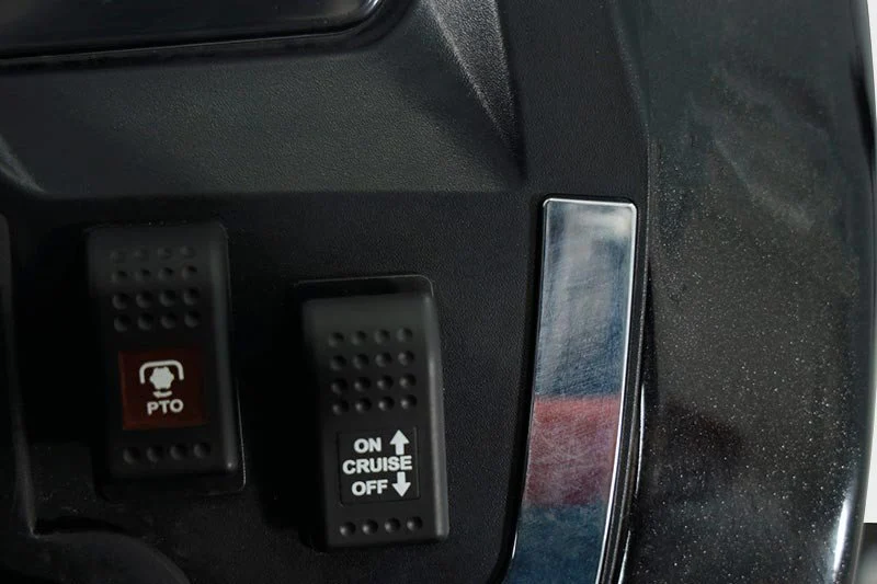 Solis Kompakttraktor 26 HST Panther in schwarz mit Kabine Grundmaschine ohne Bereifung - Image 6