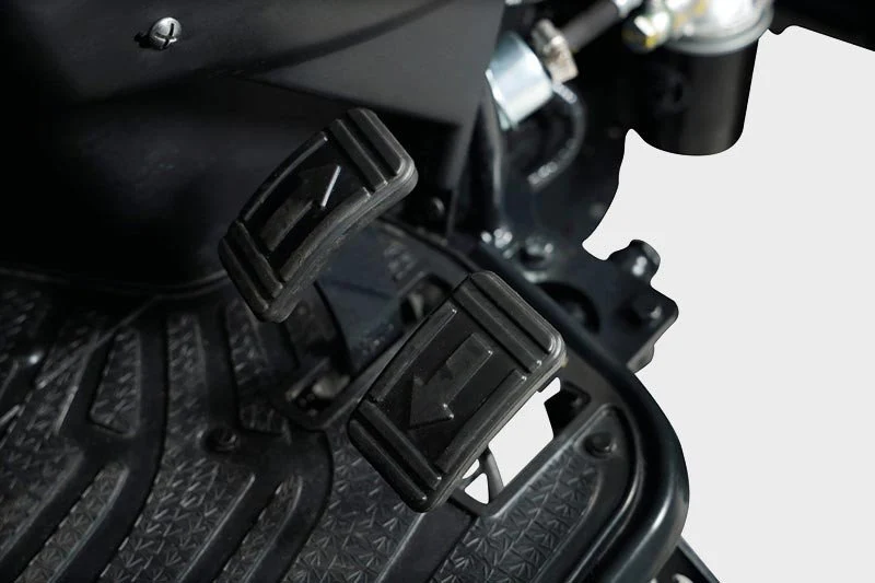 Solis Kompakttraktor 26 HST Panther Sondermodell in Schwarz Grundmaschine ohne Bereifung - Image 13
