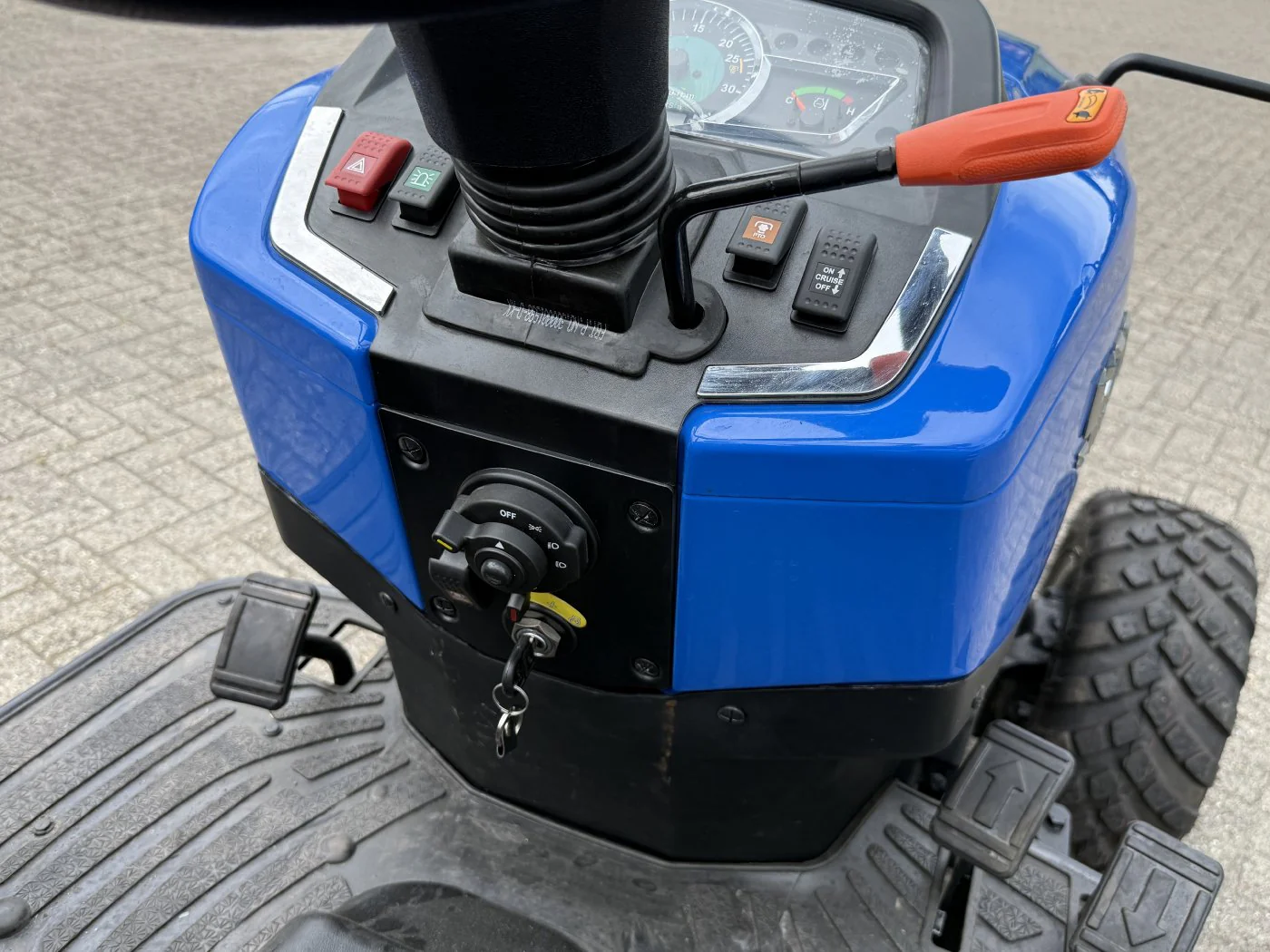 Solis Kompakttraktor 26 HST Vorführer mit Galaxy Pro Bereifung -sofort verfügbar - Image 5