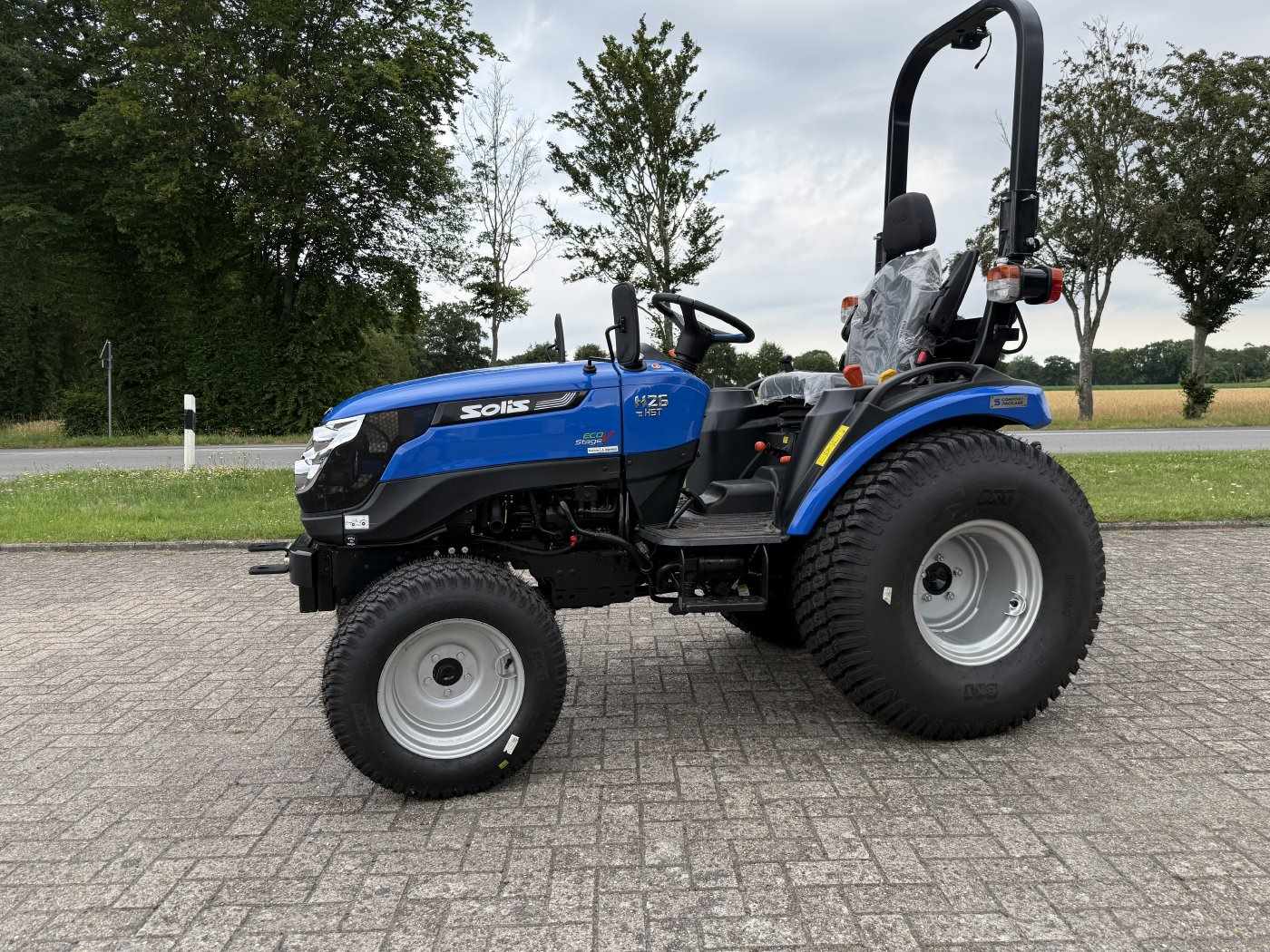 Solis Kompakttraktor 26 HST Vorführer mit Rasen-Bereifung groß -sofort verfügbar - Image 2