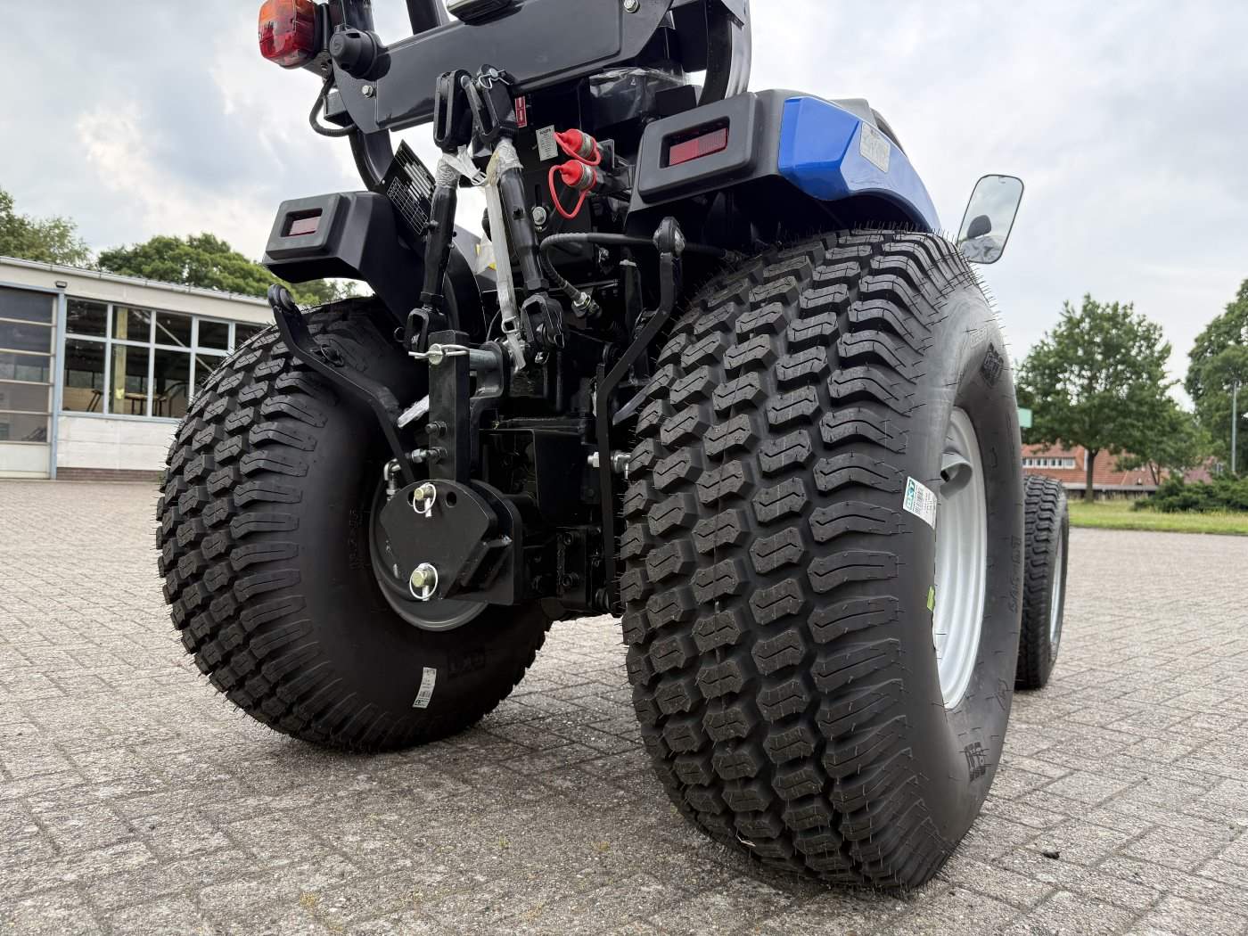 Solis Kompakttraktor 26 HST Vorführer mit Rasen-Bereifung groß -sofort verfügbar - Image 4