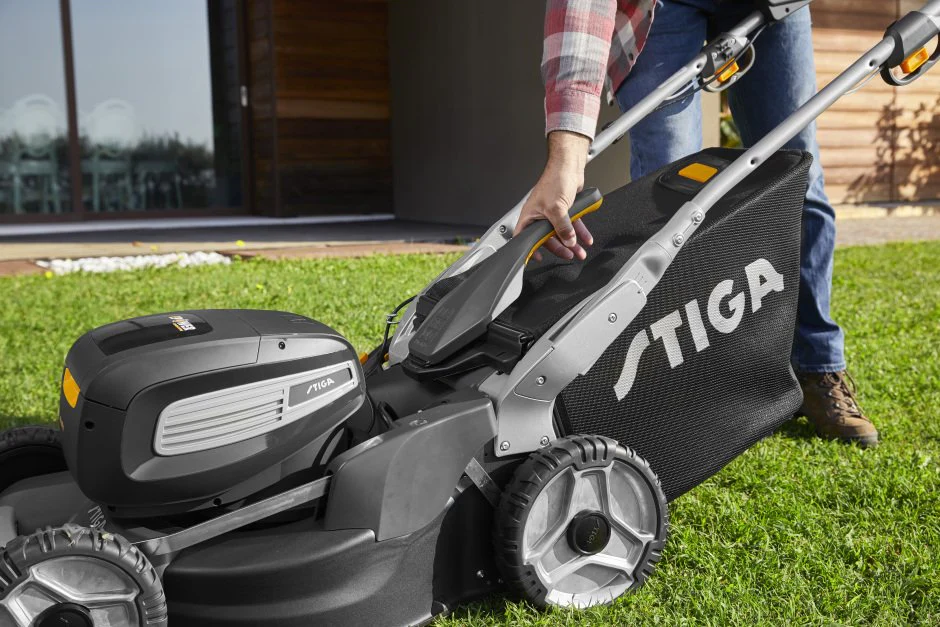 Stiga Akku-Rasenmäher Twinclip 950e V Kit - inkl. 2x 7,5 Ah Akkus und Ladegerät - Image 8