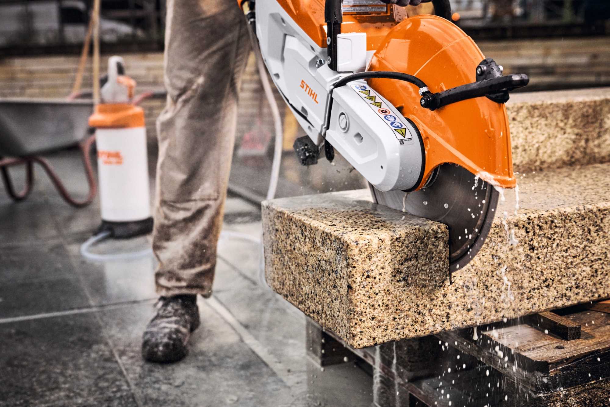 STIHL Akku-Trennschleifer TSA 500 B mit 350 mm Kunstharz-Trennscheibe für Baustahl - Image 7