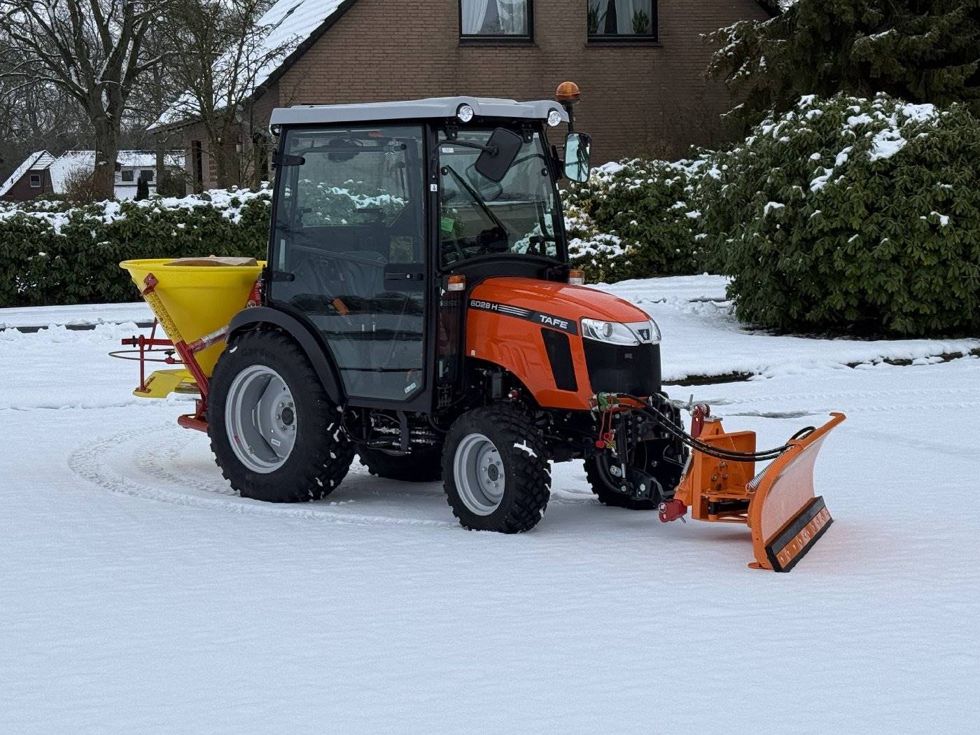 Tafe Allrad-Universalschlepper 6028H AS mit Winterpaket und AS-Bereifung - Image 5