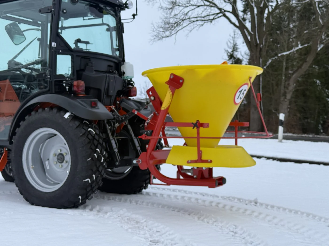Tafe Allrad-Universalschlepper 6028H KB mit Winterpaket und Kommunalbereifung - Image 4