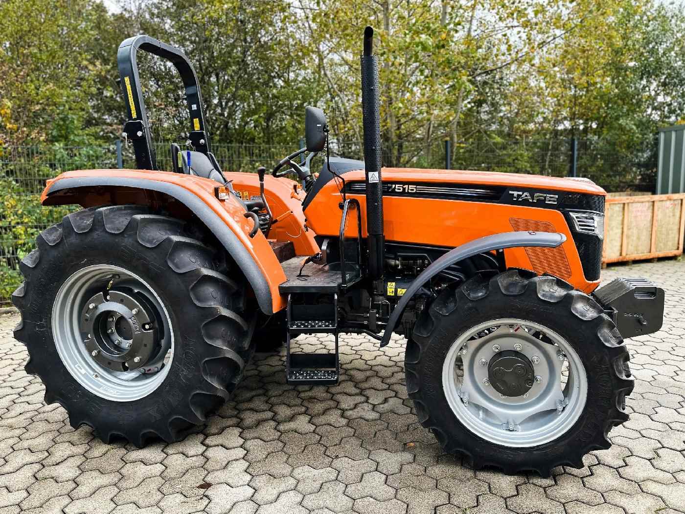 Tafe Allrad-Universalschlepper 7515 GE Grundmaschine mit AS-Bereifung - Image 3