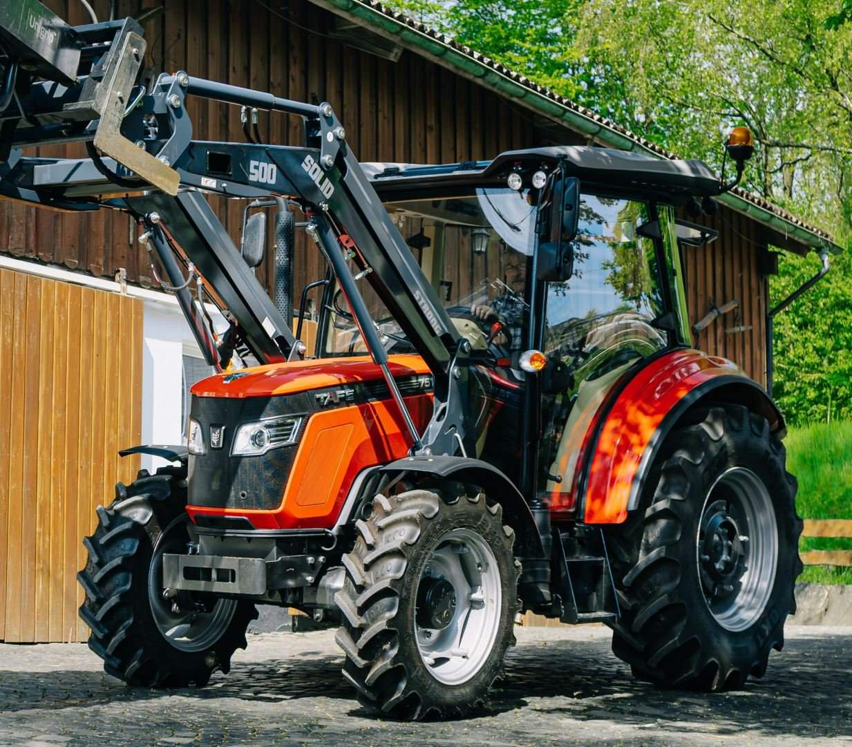 Tafe Allrad-Universalschlepper 7515C mit Kabine, Frontlader und AS-Bereifung - Image 3