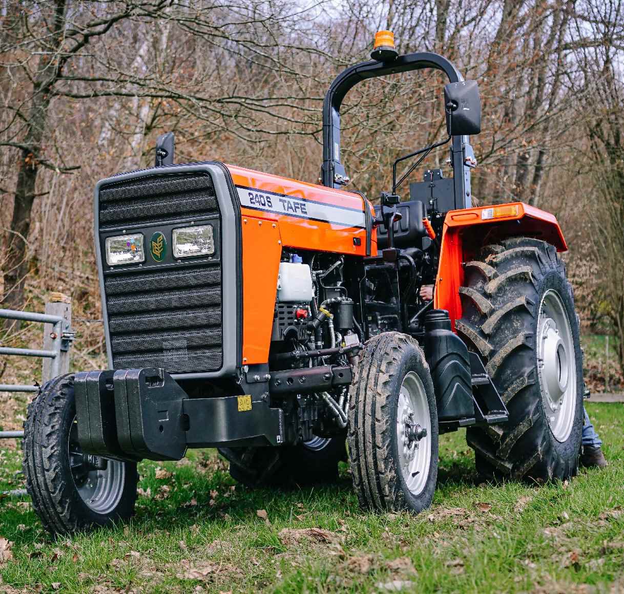 Tafe Classic-Universalschlepper 240S mit AS-Bereifung und Hinterradantrieb - Image 6
