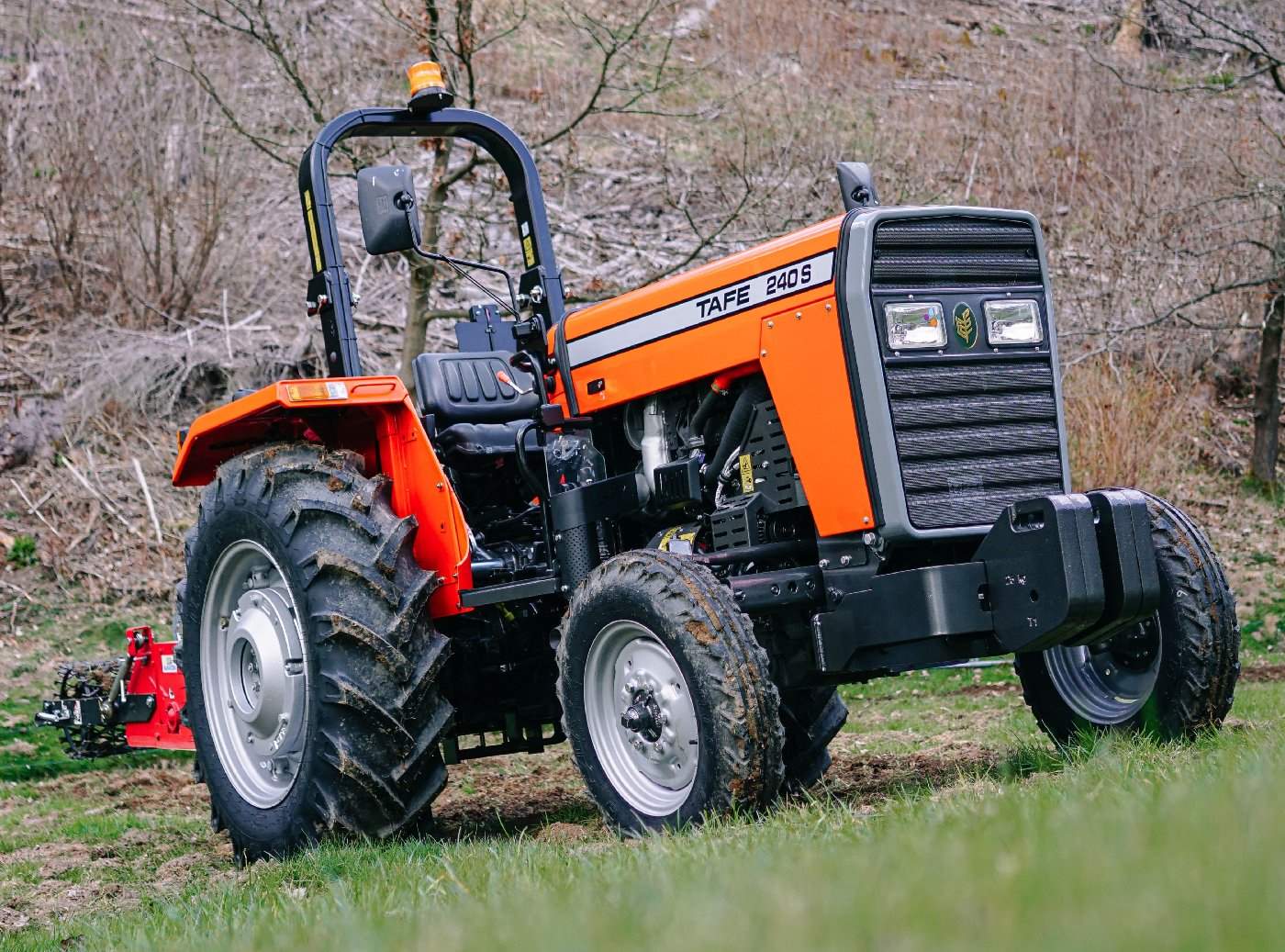 Tafe Classic-Universalschlepper 240S mit AS-Bereifung und Hinterradantrieb - Image 7