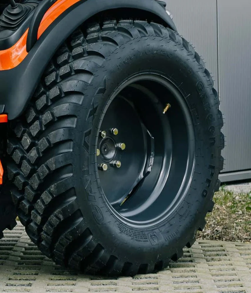 Tafe Kommunalbereifung vorne 215/65 R14, hinten 300/70 R20 - Image 2