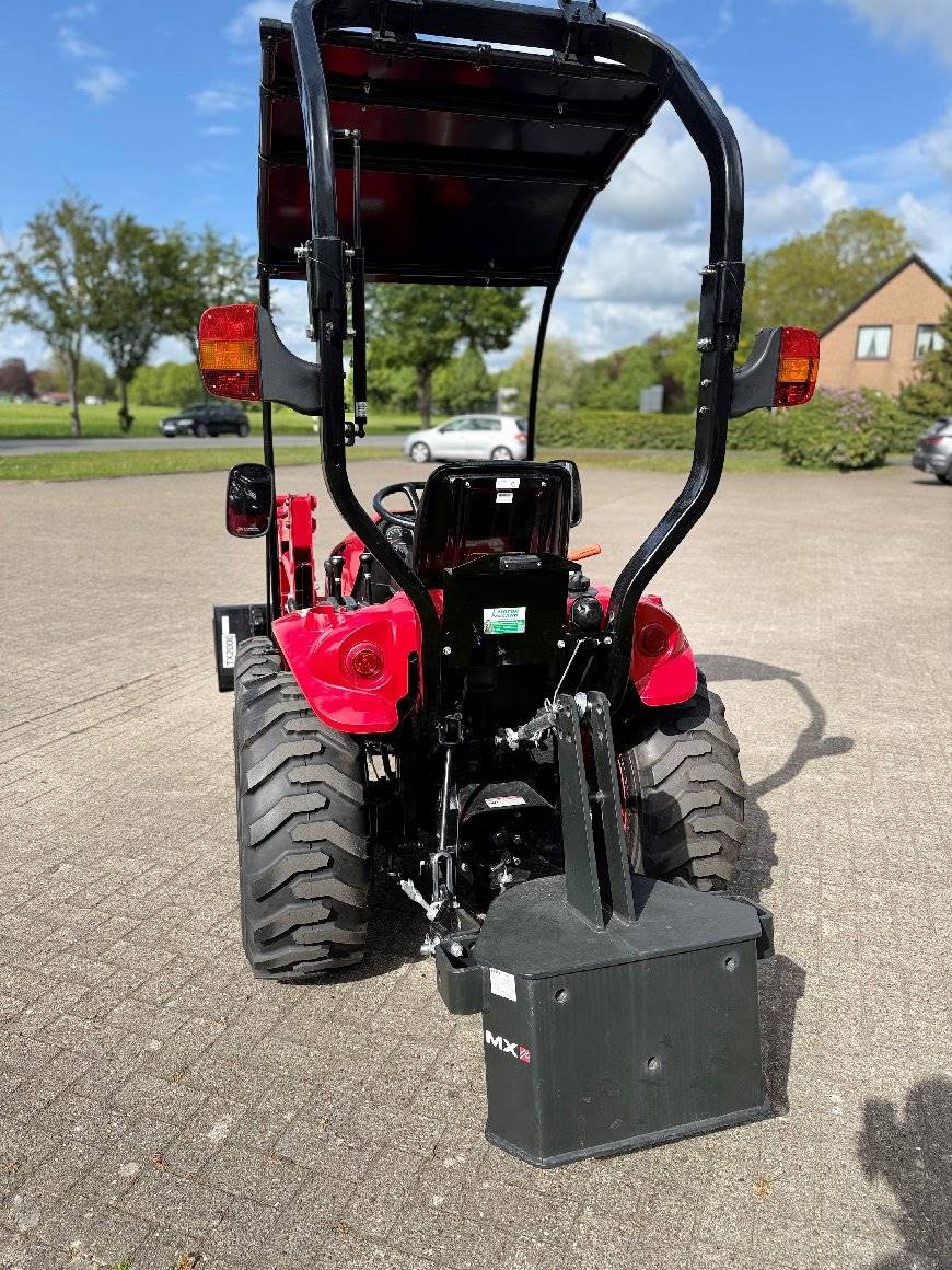 Tym Allrad-Kompakttraktor T265 HST mit Industriebereifung, Frontlader, Palettengabel, OPG-Dach -Vorführer - Image 6