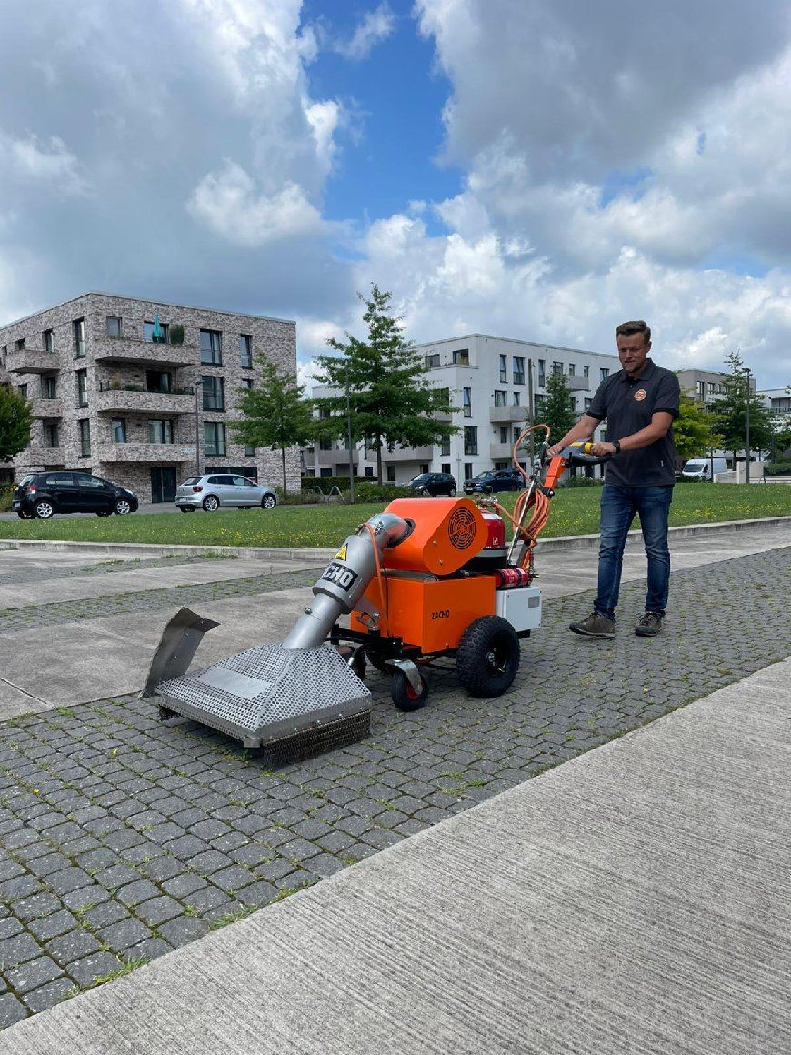 Zacho Unkrautbeseitigung mit Heißluft UKB 655 E e-Serie - Akkuantrieb - Image 3